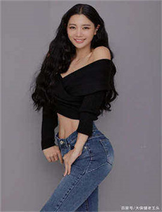 《家里没人妈妈陪你做一次-美女全身光》